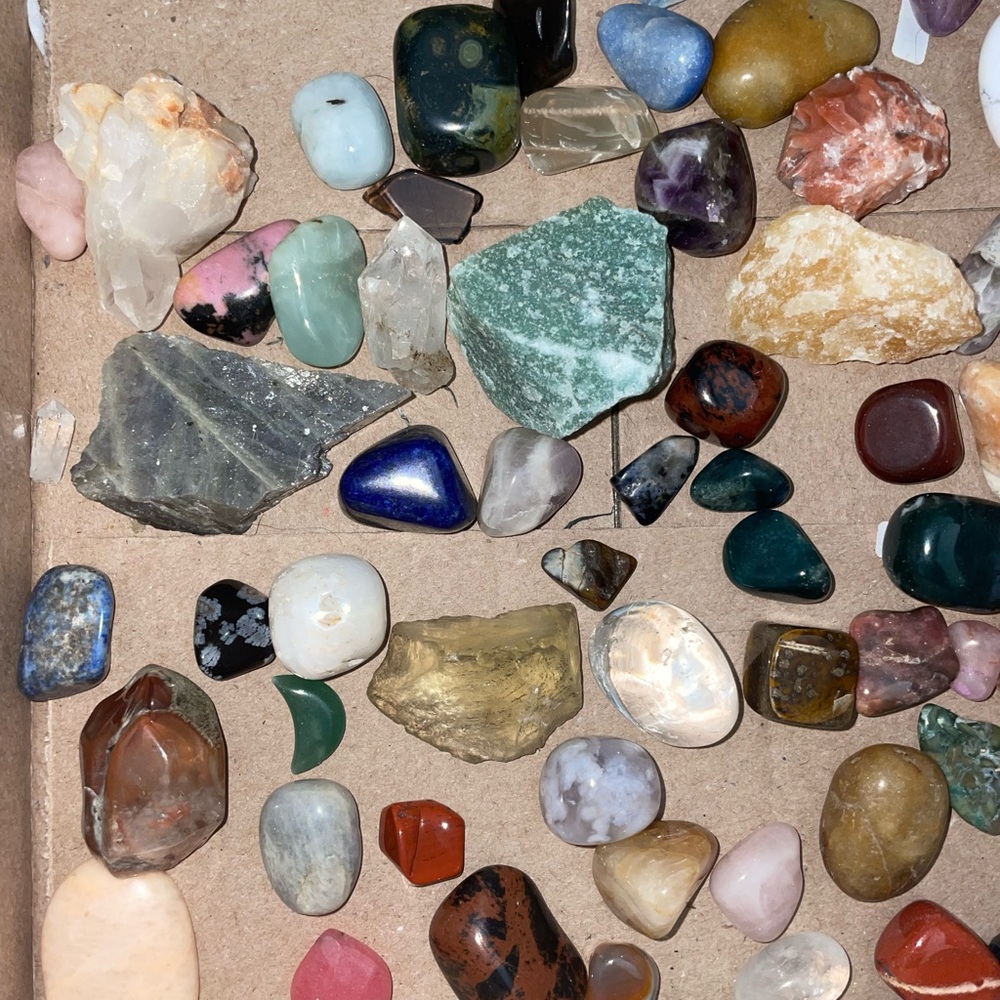 Bundle of 10 Random Mixed Tumbled Gemstone Lot - Assorted Colors - Picture 10 of 10